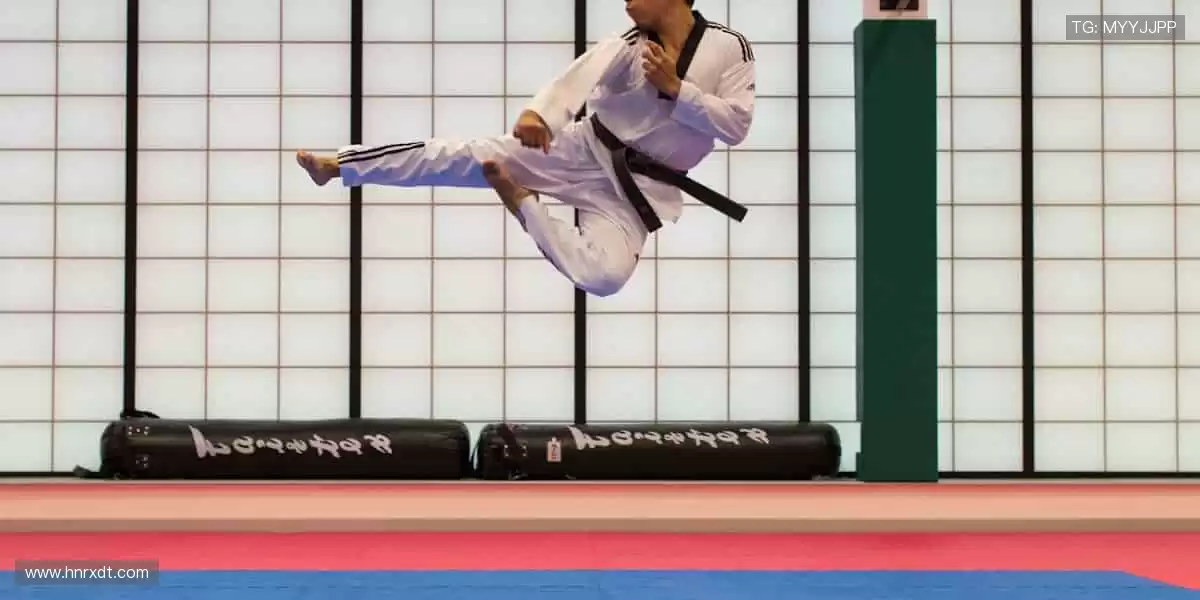 一键开启直播,弹幕互动,和全球球迷一起沸腾💬🌍